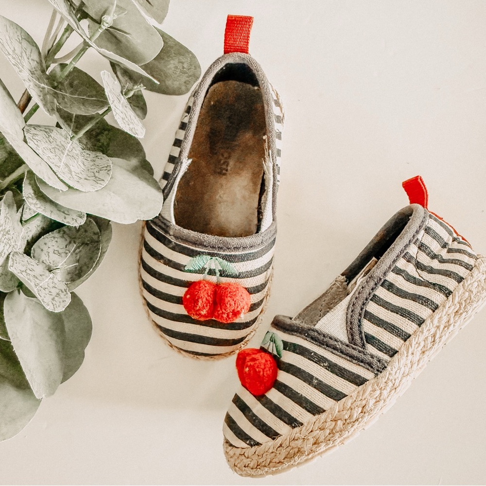 OshKosh B'Gosh Belle Cherry Espadrille Flats. Size 4